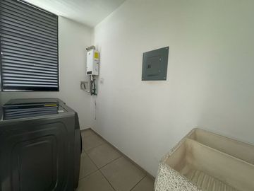 Casa nueva en venta  por Vialidad López Portillo, fraccionamiento residencial cerca del aeropuerto de Toluca, parque Toluca 2000 y Plaza Santin.
