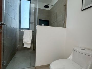 Casa nueva en venta  por Vialidad López Portillo, fraccionamiento residencial cerca del aeropuerto de Toluca, parque Toluca 2000 y Plaza Santin.