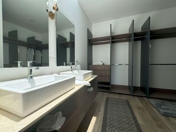 Casa nueva en venta  por Vialidad López Portillo, fraccionamiento residencial cerca del aeropuerto de Toluca, parque Toluca 2000 y Plaza Santin.