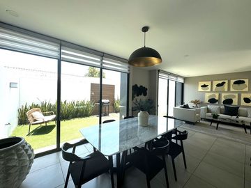 Casa nueva en venta  por Vialidad López Portillo, fraccionamiento residencial cerca del aeropuerto de Toluca, parque Toluca 2000 y Plaza Santin.