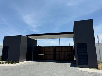 Casa nueva en venta  por Vialidad López Portillo, fraccionamiento residencial cerca del aeropuerto de Toluca, parque Toluca 2000 y Plaza Santin.
