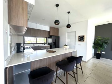Casa nueva en venta  por Vialidad López Portillo, fraccionamiento residencial cerca del aeropuerto de Toluca, parque Toluca 2000 y Plaza Santin.