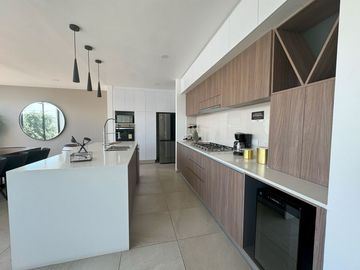 Casa nueva en venta  por Vialidad López Portillo, fraccionamiento residencial cerca del aeropuerto de Toluca, parque Toluca 2000 y Plaza Santin.