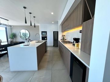 Casa nueva en venta  por Vialidad López Portillo, fraccionamiento residencial cerca del aeropuerto de Toluca, parque Toluca 2000 y Plaza Santin.