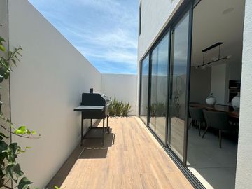 Casa nueva en venta  por Vialidad López Portillo, fraccionamiento residencial cerca del aeropuerto de Toluca, parque Toluca 2000 y Plaza Santin.