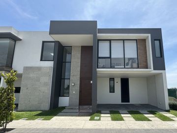 Casa nueva en venta  por Vialidad López Portillo, fraccionamiento residencial cerca del aeropuerto de Toluca, parque Toluca 2000 y Plaza Santin.