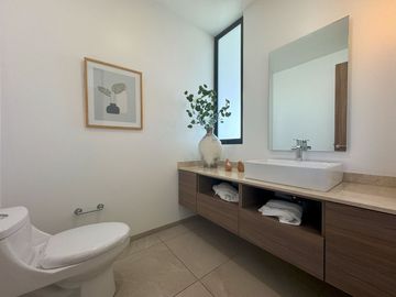 Casa nueva en venta  por Vialidad López Portillo, fraccionamiento residencial cerca del aeropuerto de Toluca, parque Toluca 2000 y Plaza Santin.
