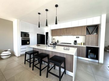 Casa nueva en venta  por Vialidad López Portillo, fraccionamiento residencial cerca del aeropuerto de Toluca, parque Toluca 2000 y Plaza Santin.