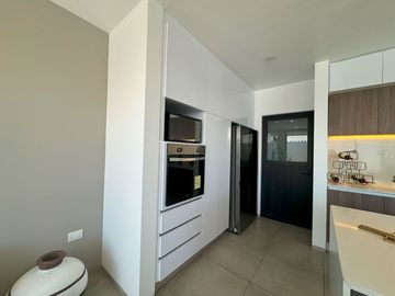 Casa nueva en venta  por Vialidad López Portillo, fraccionamiento residencial cerca del aeropuerto de Toluca, parque Toluca 2000 y Plaza Santin.