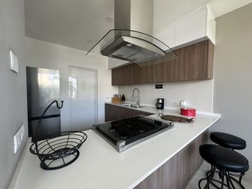Casa nueva en venta  por Vialidad López Portillo, fraccionamiento residencial cerca del aeropuerto de Toluca, parque Toluca 2000 y Plaza Santin.