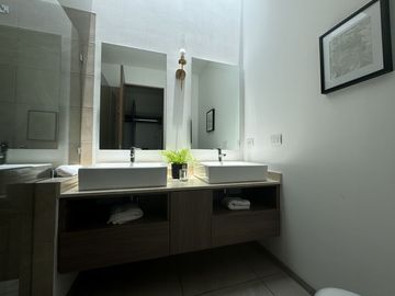 Casa nueva en venta  por Vialidad López Portillo, fraccionamiento residencial cerca del aeropuerto de Toluca, parque Toluca 2000 y Plaza Santin.