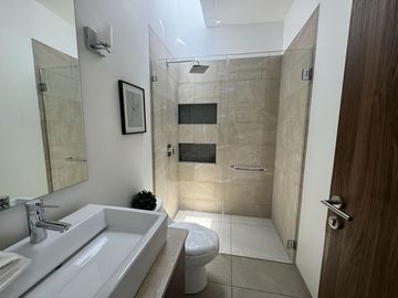 Casa nueva en venta  por Vialidad López Portillo, fraccionamiento residencial cerca del aeropuerto de Toluca, parque Toluca 2000 y Plaza Santin.