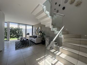 Casa nueva en venta  por Vialidad López Portillo, fraccionamiento residencial cerca del aeropuerto de Toluca, parque Toluca 2000 y Plaza Santin.
