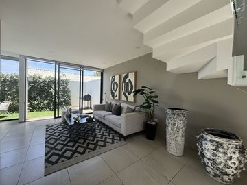 Casa nueva en venta  por Vialidad López Portillo, fraccionamiento residencial cerca del aeropuerto de Toluca, parque Toluca 2000 y Plaza Santin.