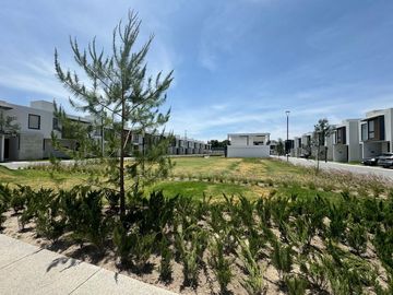 Casa nueva en venta  por Vialidad López Portillo, fraccionamiento residencial cerca del aeropuerto de Toluca, parque Toluca 2000 y Plaza Santin.