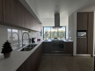 Casa nueva en venta  por Vialidad López Portillo, fraccionamiento residencial cerca del aeropuerto de Toluca, parque Toluca 2000 y Plaza Santin.