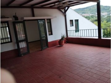 Vendo estupenda casa en copropiedad oeste cali