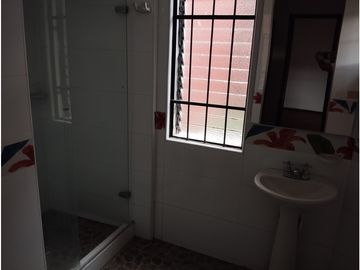 Vendo estupenda casa en copropiedad oeste cali