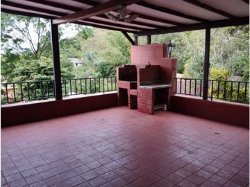 Vendo estupenda casa en copropiedad oeste cali