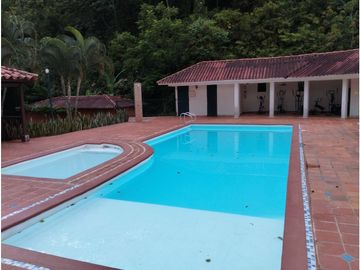 Vendo estupenda casa en copropiedad oeste cali