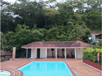 Vendo estupenda casa en copropiedad oeste cali