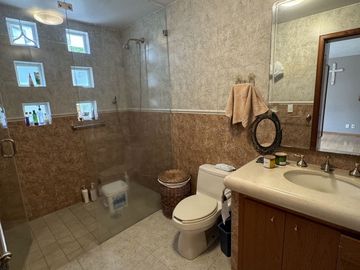 Casa en venta en fraccionamiento en frente a Perisur