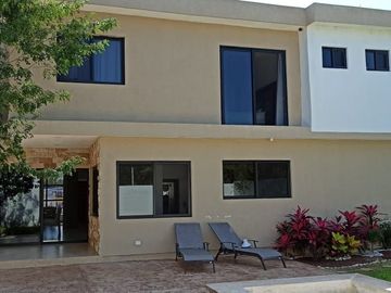 CASA EN VENTA PRIVADA NORTEMERIDA 4 REC, PISCINA, AMENIDADES DE LUJO