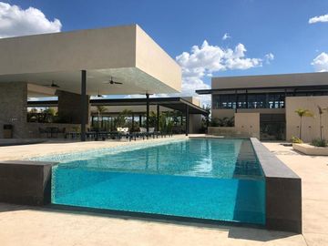 CASA EN VENTA PRIVADA NORTEMERIDA 4 REC, PISCINA, AMENIDADES DE LUJO