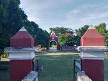 Hacienda de 300 ha y cenote privado, en venta en Tecoh