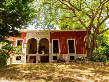 Hacienda de 300 ha y cenote privado, en venta en Tecoh