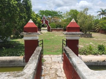 Hacienda de 300 ha y cenote privado, en venta en Tecoh