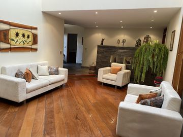 LINDA CASA EN VENTA EN CONDOMINIO TRES MARIAS SURCO DE 4 DORM 4 BAÑOS Y JARDIN