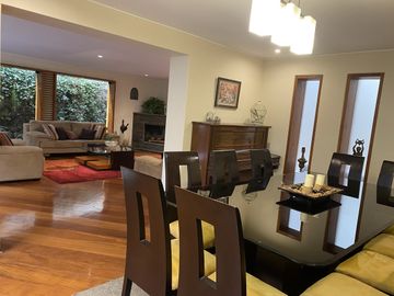 LINDA CASA EN VENTA EN CONDOMINIO TRES MARIAS SURCO DE 4 DORM 4 BAÑOS Y JARDIN