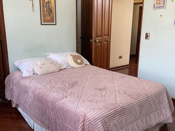 LINDA CASA EN VENTA EN CONDOMINIO TRES MARIAS SURCO DE 4 DORM 4 BAÑOS Y JARDIN