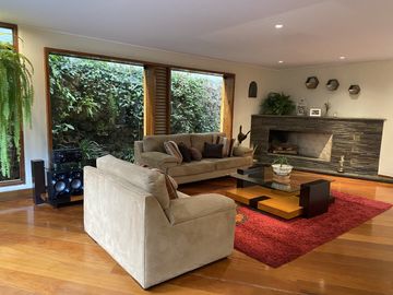 LINDA CASA EN VENTA EN CONDOMINIO TRES MARIAS SURCO DE 4 DORM 4 BAÑOS Y JARDIN