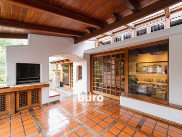 PRECIOSA CASA EN VENTA EN TOMASAL SURCO CON 3 DORMITORIOS JARDIN Y PISCINA
