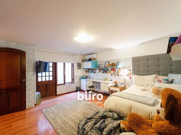 PRECIOSA CASA EN VENTA EN TOMASAL SURCO CON 3 DORMITORIOS JARDIN Y PISCINA