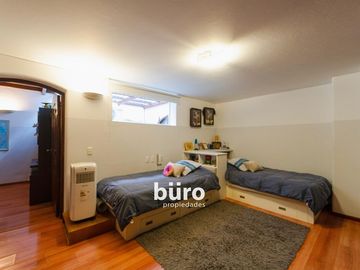 PRECIOSA CASA EN VENTA EN TOMASAL SURCO CON 3 DORMITORIOS JARDIN Y PISCINA