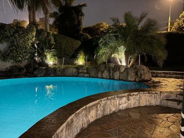 PRECIOSA CASA EN VENTA EN TOMASAL SURCO CON 3 DORMITORIOS JARDIN Y PISCINA