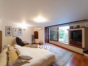 PRECIOSA CASA EN VENTA EN TOMASAL SURCO CON 3 DORMITORIOS JARDIN Y PISCINA