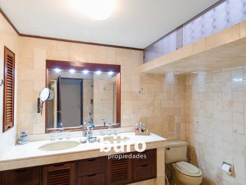 PRECIOSA CASA EN VENTA EN TOMASAL SURCO CON 3 DORMITORIOS JARDIN Y PISCINA