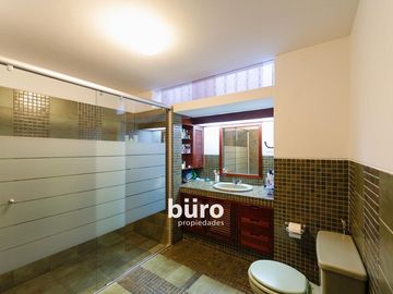 PRECIOSA CASA EN VENTA EN TOMASAL SURCO CON 3 DORMITORIOS JARDIN Y PISCINA