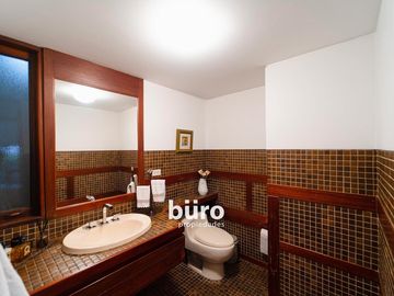 PRECIOSA CASA EN VENTA EN TOMASAL SURCO CON 3 DORMITORIOS JARDIN Y PISCINA