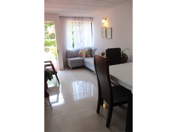 Vendo Casa en Conjunto Residencial en el barrio Limonar, Cali