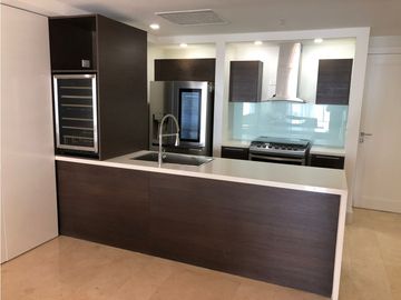 VENTA  APARTAMENTO EN AVENIDA BALBOA CON VISTA AL MAR PH YOO ML