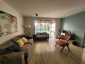 Casa en venta 4D+3b+piscina+jardin con terreno en Alto Macúl