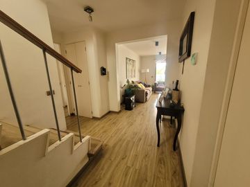 Casa en venta 4D+3b+piscina+jardin con terreno en Alto Macúl
