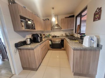 Casa en venta 4D+3b+piscina+jardin con terreno en Alto Macúl