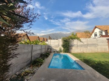 Casa en venta 4D+3b+piscina+jardin con terreno en Alto Macúl