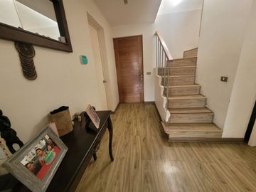 Casa en venta 4D+3b+piscina+jardin con terreno en Alto Macúl